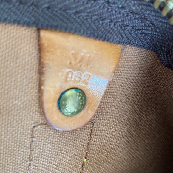 Authentic Vintage Louis Vuitton Keepall 55 - Picture 8 of 16